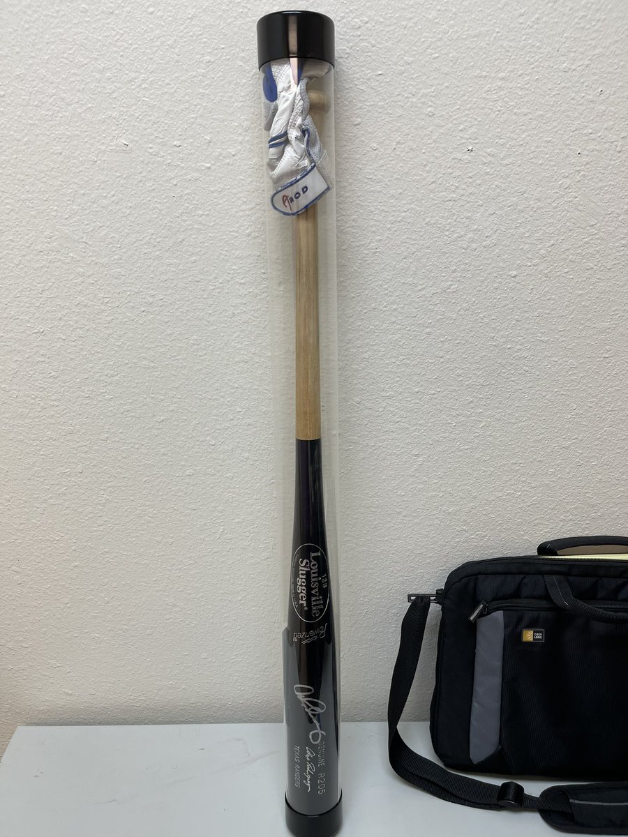 MikeCarboneJr's tweet image. I want to connect more with Yankees twitter so with that being said, I’ll be running a giveaway of an autographed game issued bat of Alex Rodriguez along with a game used battling glove! 

To enter this giveaway

1. Retweet this tweet 
2. Follow @MikeCarboneJr 
3. That’s it!