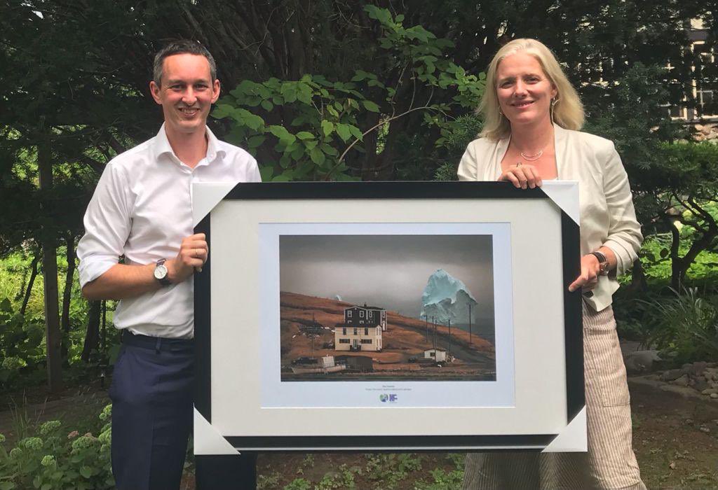 UKinCanada's tweet photo. In addition to the displays, our Charge d’Affaires, @DavidReedFCDO, had the pleasure of presenting the overall winning photo to @cathmckenna, Minister of Infrastructure, COP26 Climate Champion & one of our excellent photo competition judges.
#CapturingClimate @RayMackeyNL https://t.co/4SVDsQcHlq