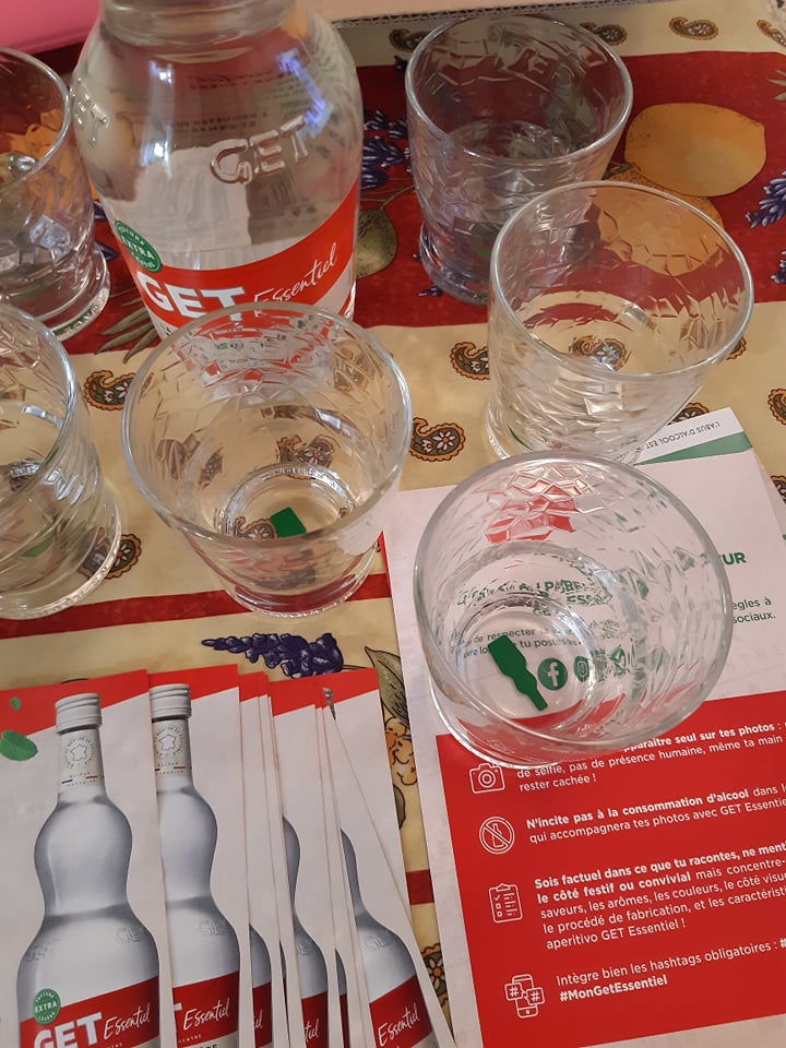tendrinette1's tweet photo. GET ESSENTIEL
L'ABUS D'ALCOOL EST DANGEREUX 
A BOIRE AVEC MODERATION
un goût de fraîcheur
 douceur réveillent mes papille
je le sent moins sucré
 Les verres transparents craquelés 
la bouteille de GET verte au fond des verres
 c'est super joli  #GETEssentiel #MonGetEssentie https://t.co/oXZbL5TvTq