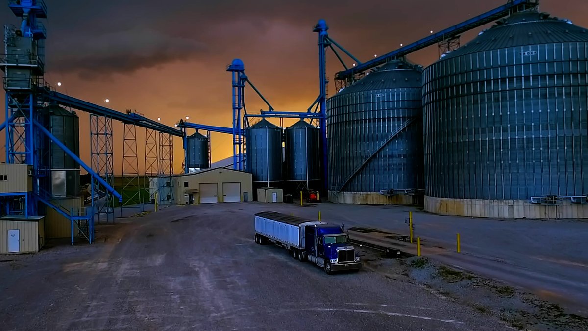 beekeeper_spcmn's tweet photo. "...that scene outside the silo — which falls in the final chapter of Fire Bones — simply had to look right."✨
- @gbrownderville in @moviemakermag
#goshow #firebones #podcast #shortfilm #poetry #gregbrownderville #bartweiss https://t.co/wNhKIm2UjM