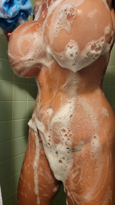 Anyone care to rinse me off? https://t.co/iuOY5HxedH