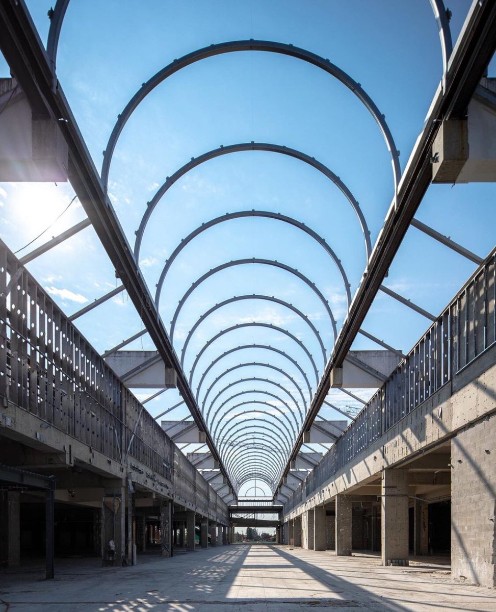 Oakridge, Galleria Interior, August 2021.

#architecture #design #construction #vancouver (IG: georgevancouver)