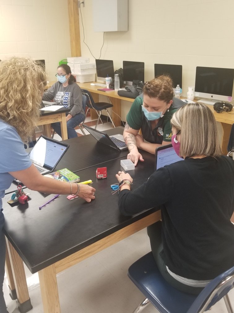 JosieGarciaJGa1's tweet photo. What a great day of training with such a great group of Sci-Techs. @tzhawks @ScienceMISD https://t.co/QvLe2YpYyX