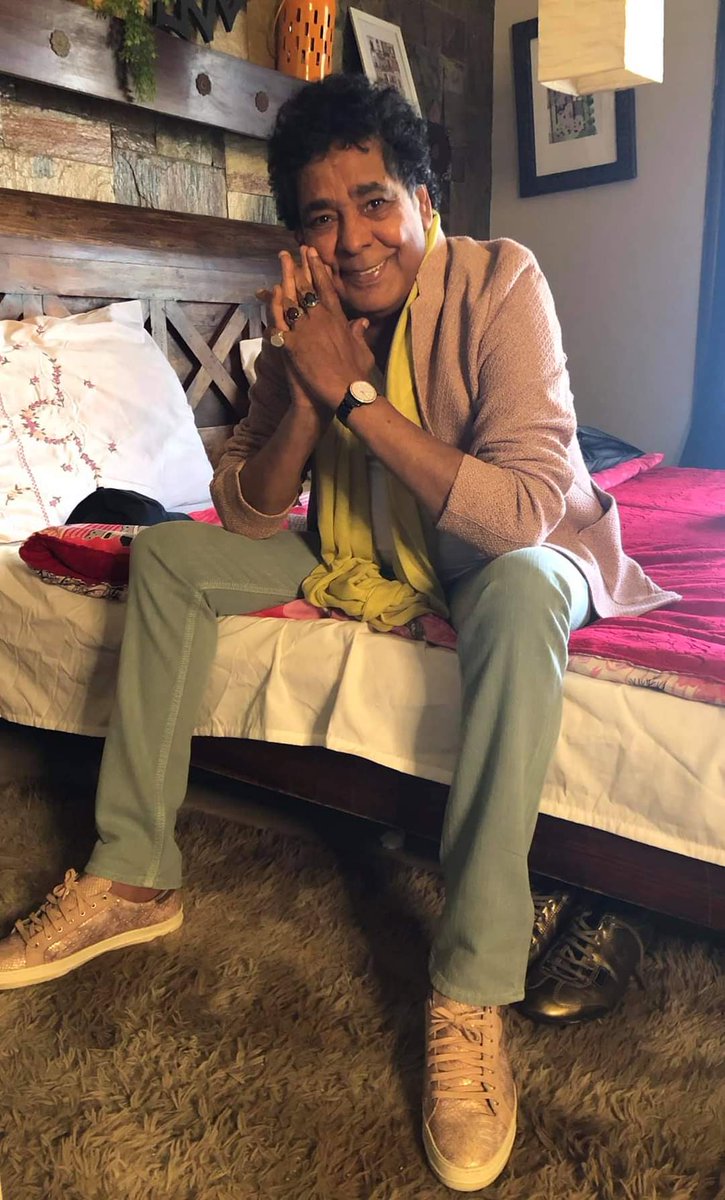 والسهر والحكاية والحواديت كلها دايرة عليك..