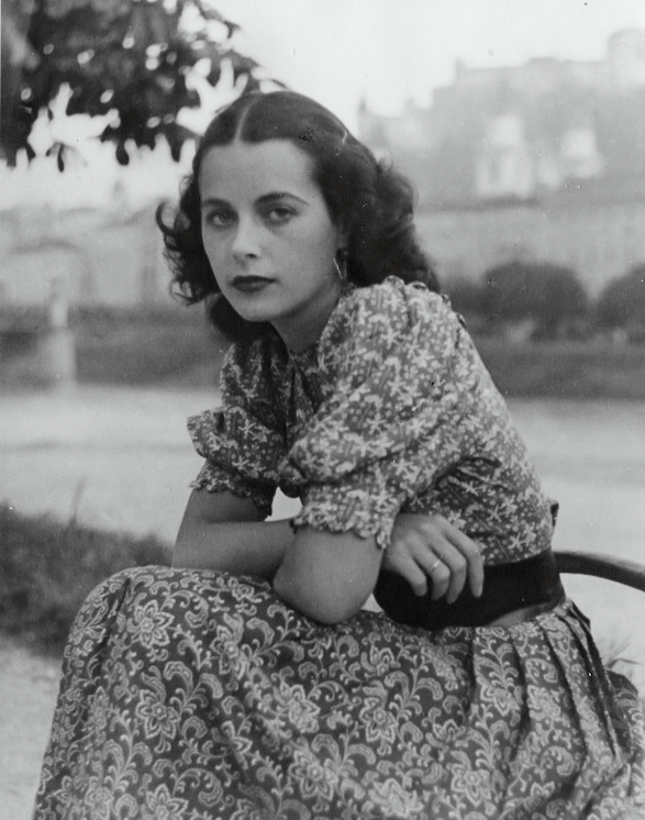hedyarchive's tweet photo. Hedy Lamarr photographed in 1935. https://t.co/0PsnUS9qmL