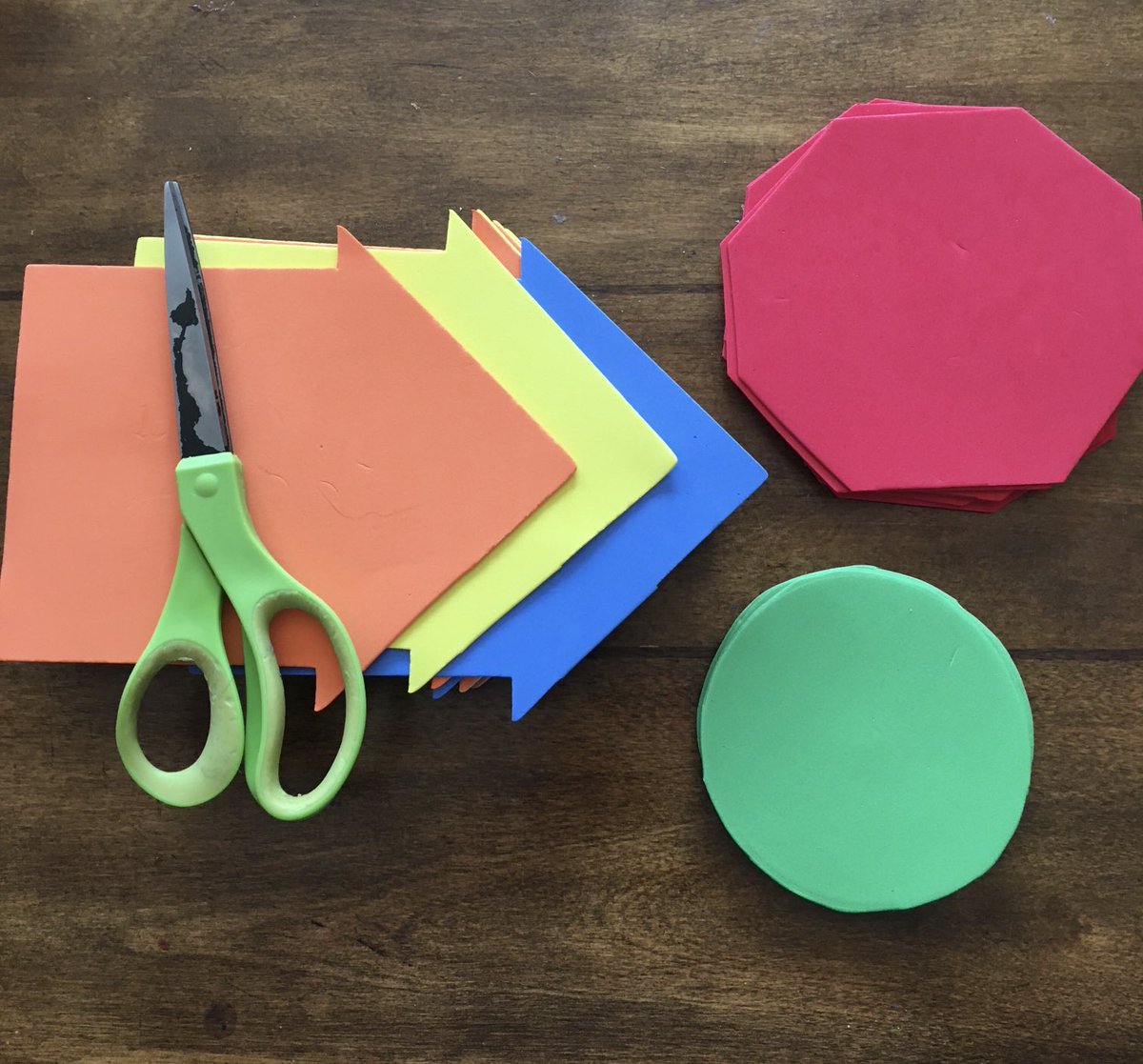 Kindree3A's tweet image. Instant coding manipulatives! 1 package of foam house shapes (on sale at Michael’s) & a pair of scissors! @TeachMsPike @lmnop_resources @MelissaSeco #ontMathCoding