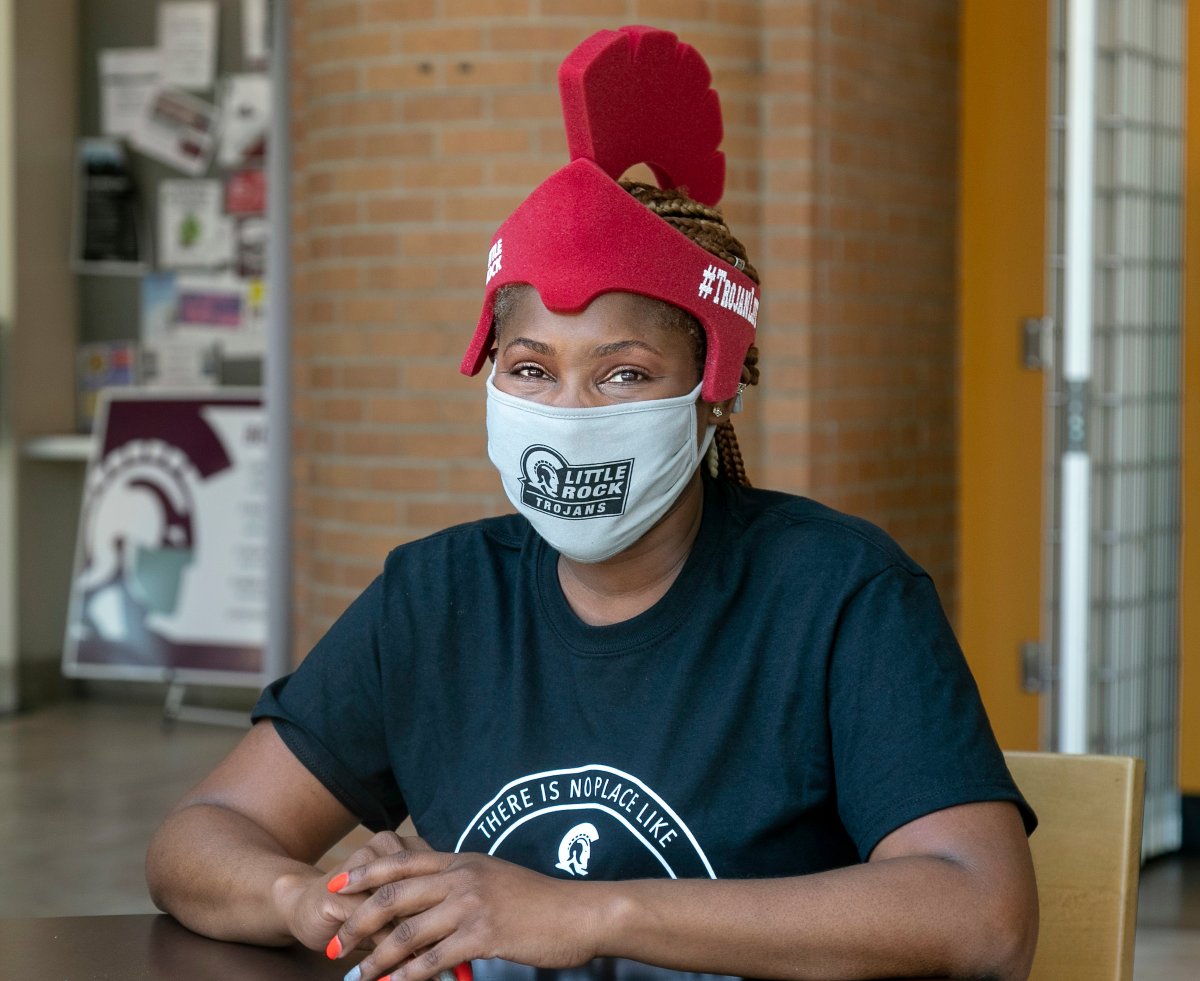 UALR's tweet photo. Effective immediately: #UALittleRock reinstates its mask requirement.

All are required to wear a mask in indoor public settings where physical distance cannot be assured, regardless of vaccination status.

Read the full announcement from Chancellor Drale: https://t.co/qugzPbR9Gs https://t.co/UpHrPelfSr