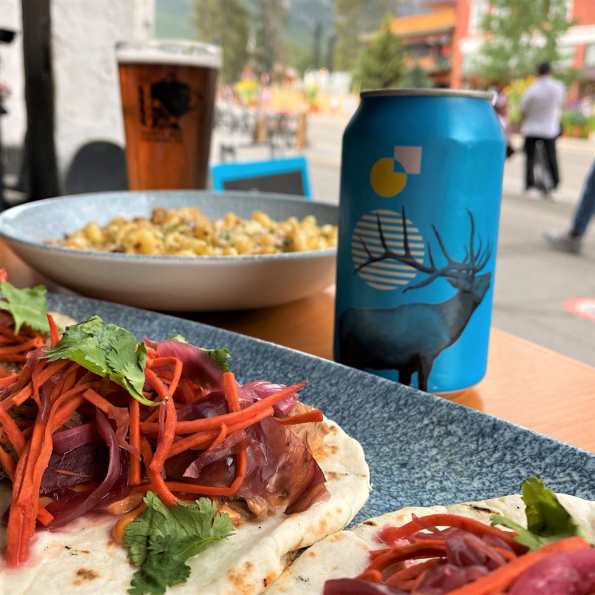banffavebrewing's tweet photo. We've been told that it's healthy to cut carbs... we're just not sure whether to cut them with a knife or a fork. What do you think?? 🌮🍝
#abbeer #banffave #banff https://t.co/KSee3Yzeiu