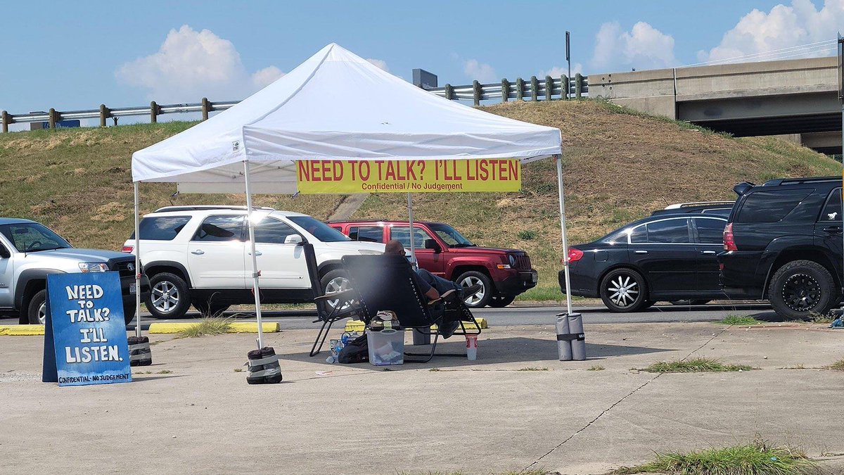 OceanDreamin1's tweet photo. https://t.co/9rSM86RFVY

TEXAS: It's a simple operation. Will Norman sits beneath a small tent bearing a yellow banner that says "Need to Talk? I'll Listen" and waits, sometimes up to 9 hrs a da for someone to take him up on his offer.  #BeautifulSoul #KindnessToStrangers https://t.co/6xdA9Ppq6s