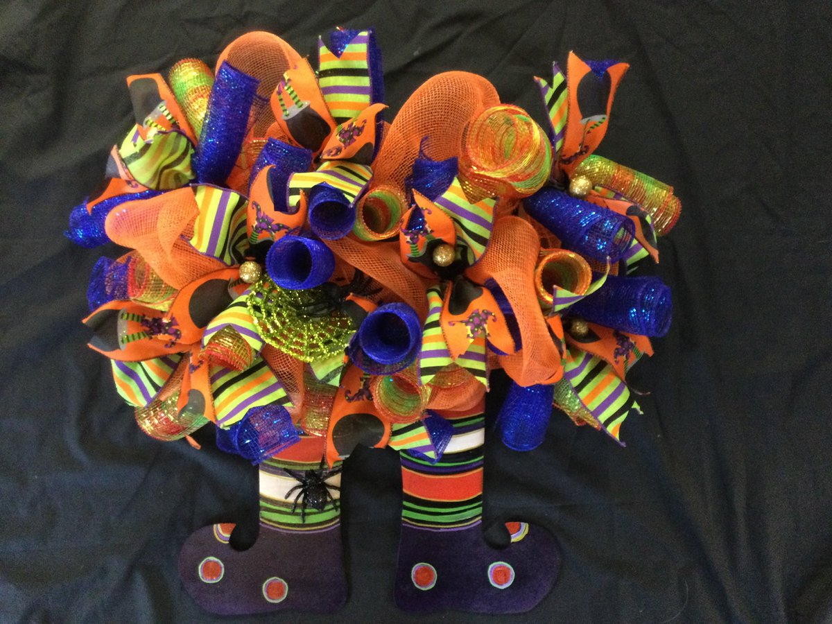 candleshopmitch's tweet image. New in at #thecandleshopatmitchells, these gorgeous #decomesh Halloween wreathes. The lovely Maxine has been working her magic again. Lights can be added too 🎃🎃🧙🧙. @MolleCollection @ZebraMingo @SevernOffice @NewportGifts @bigtalluk @GunmakersBrum @J21Coaching @Dollie1952