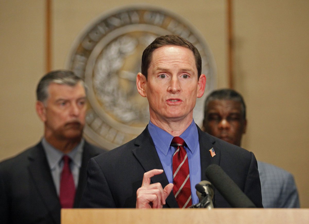 Breaking: After taking on Gov. Greg Abbott in court, Dallas County judge Clay Jenkins issues order requiring "universal" mask-wearing at businesses in Dallas County. That, of course, includes bars and restaurants. dallas.eater.com/2021/8/11/2262…