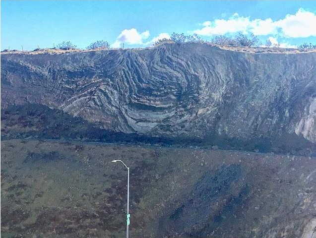 policefala's tweet photo. geology is straight up insane https://t.co/LPuliqEIyg