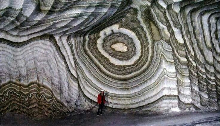 policefala's tweet photo. geology is straight up insane https://t.co/LPuliqEIyg
