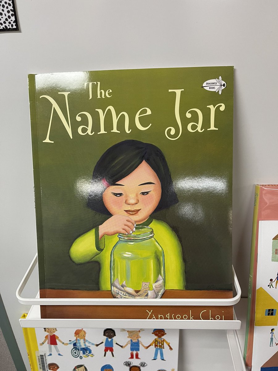 SpriggScholars's tweet photo. This week’s diverse book, The Name Jar by Yangsook Choi.
After reading the book, students presented how they got their name and the importance of it! We even had a special guest @DanelleHiatt present her name!
This was a great first week family project.
#oneflagstone https://t.co/BIvIteDEvx
