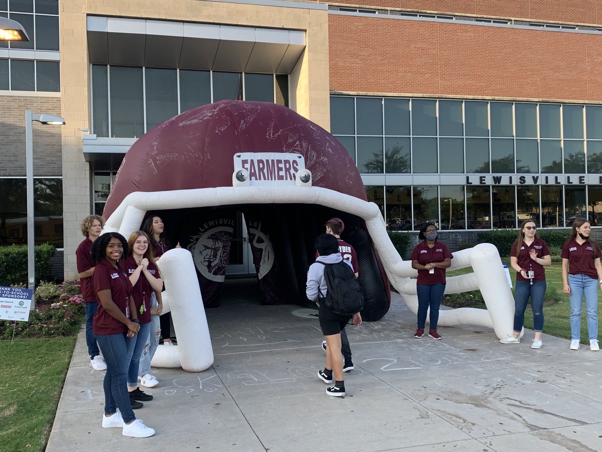 If you didn’t already know, ⁦<a href="/LewisvilleHS/">Lewisville High School</a>⁩ is an amazing place to be. I could not be more proud of our kids and our staff! Farmer Pride and first day vibes!! ⁦<a href="/lewisvillestuco/">Lewisville StuCo</a>⁩