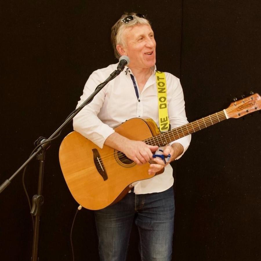 The man, the myth, the legend…no it’s not Tarzan, it’s Syl Ivers and he’s back with his new ‘do this Sunday from 7-9pm in the beer garden 🙌🏻😂💃🏼 it’s the return of live music and we couldn’t be more excited 🤩 Pop into us for some craic, ceol and a tipple or two 🎶 🍻