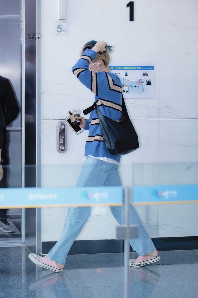 moahive's tweet photo. Nawt the paparazzi catching my husband landing in the netherlands for our wedding🙄🙄 so annoying #chanj #thee #teehee #chanjay https://t.co/pMpY5zwSPE