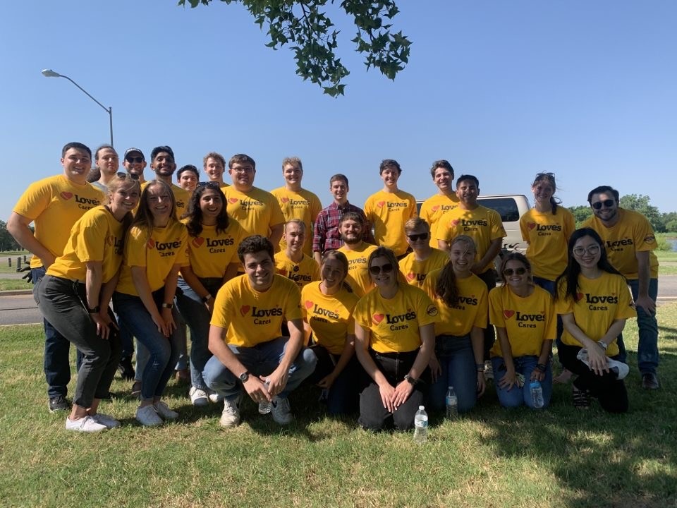 LovesTravelStop's tweet photo. Fresh minds. Full hearts. We said farewell to our outstanding summer interns. Not only did they grow within their respective fields, but they also volunteered in the community. Volunteering is a pillar of our internship program because volunteerism develops leaders. #TeamLoves https://t.co/zNUdvP6s6z