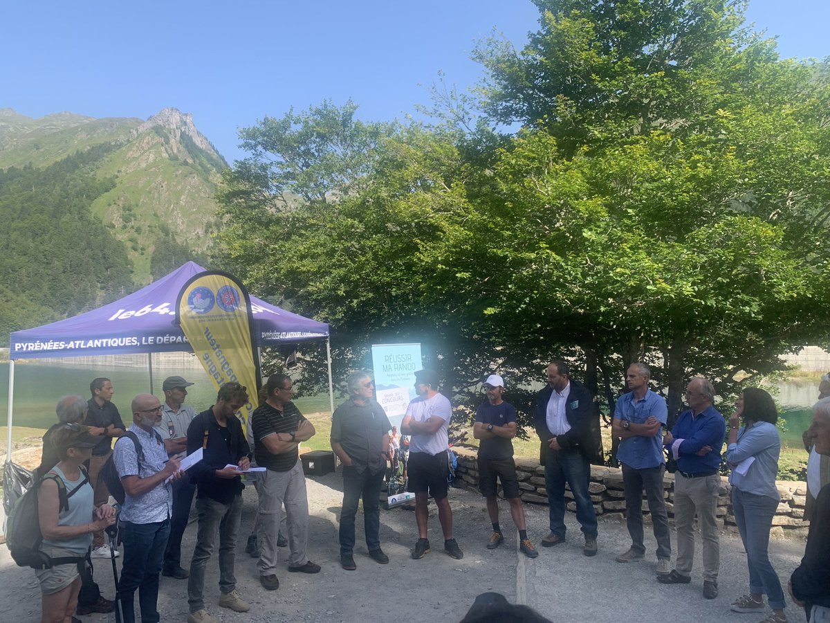corinne_crabe's tweet photo. Présentation opération #reussirmarando à #bious ce matin #ossau #tourisme #pyrenees #rando https://t.co/aXIMgYQ9XY
