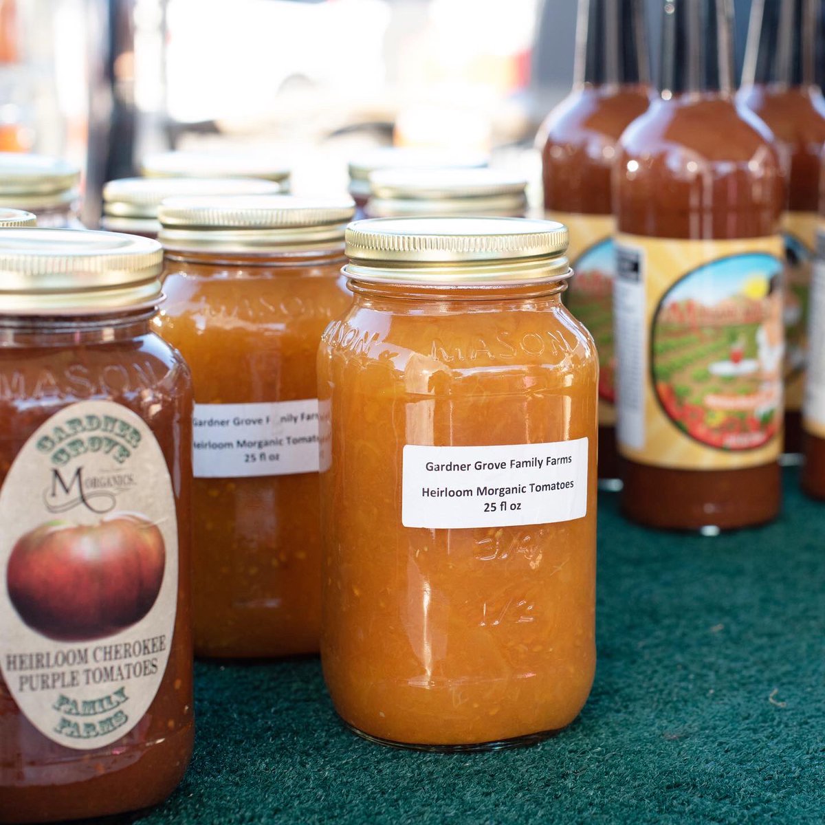 5PointsFranklin's tweet photo. ✨Vendor Highlight ✨Meet Gardner Grove Family Farms 👋 This vendor has you covered when it comes to organic sauces, olive oils and jelly! Made in small batches and bottled in glass, the artisan products from Gardner Grove are the perfect gift or addition to your own pantry. https://t.co/J3TSzA1dem