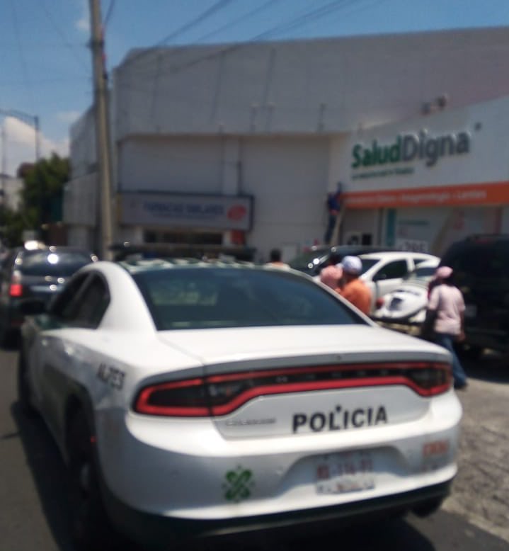 EnlaceTAguilas's tweet photo. Gracias #K5 #ZonaVial5 @OVIALCDMX por acudir SIEMPRE al llamado de los vecinos de la zona. Gracias #SectorAlpes por apoyo también en la zona @En_LasAguilas liberando circulación @UCS_GCDMX 
@LomaAguilassur @PORLASAGUILAS https://t.co/Yq9CJ2j1yy