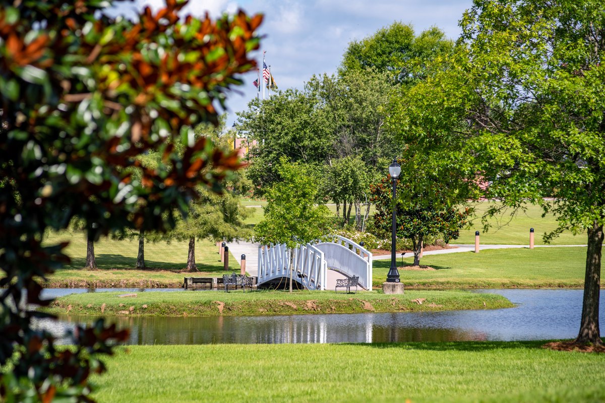 Lake Byron, located at the front of our Hattiesburg campus, holds many special memories for students, alumni, and friends of Southern Miss.