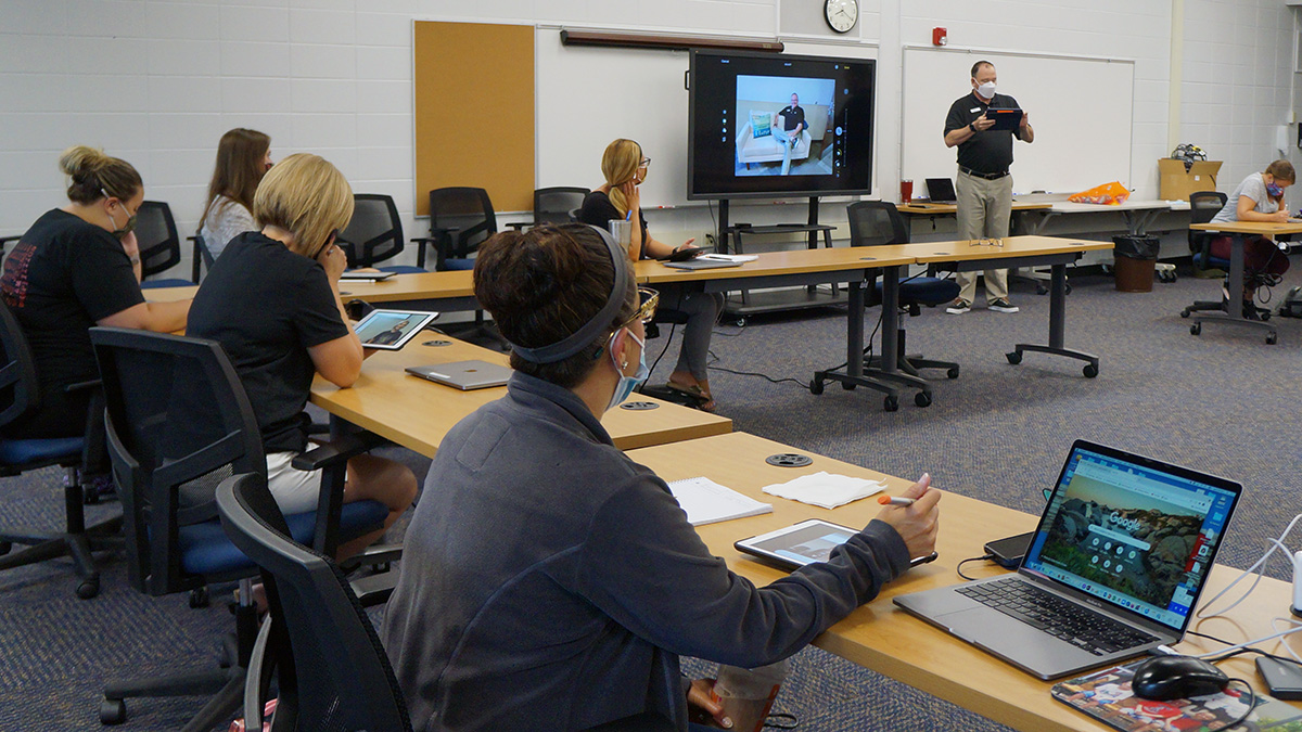 Summer sun and Apple fun! KSD 140 teachers are spending the last couple of weeks of summer preparing for the 21/22 school year with Apple training. Thank you @JJBoylan for an exciting few days.  #D140Proud #D140Together