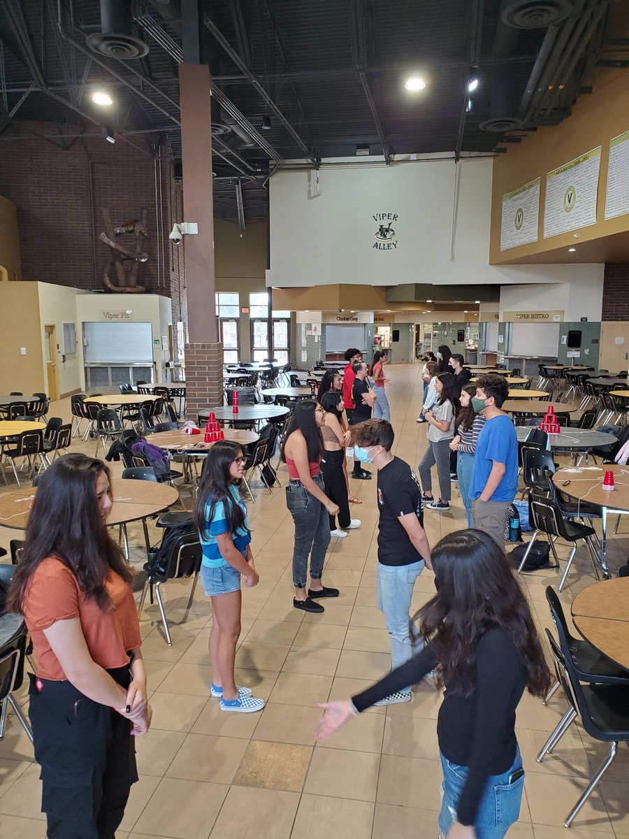 RouxDEHS's tweet photo. #VHSAVID juniors working on team-building, collaboration, and communication skills. https://t.co/kJZmg5HcN8