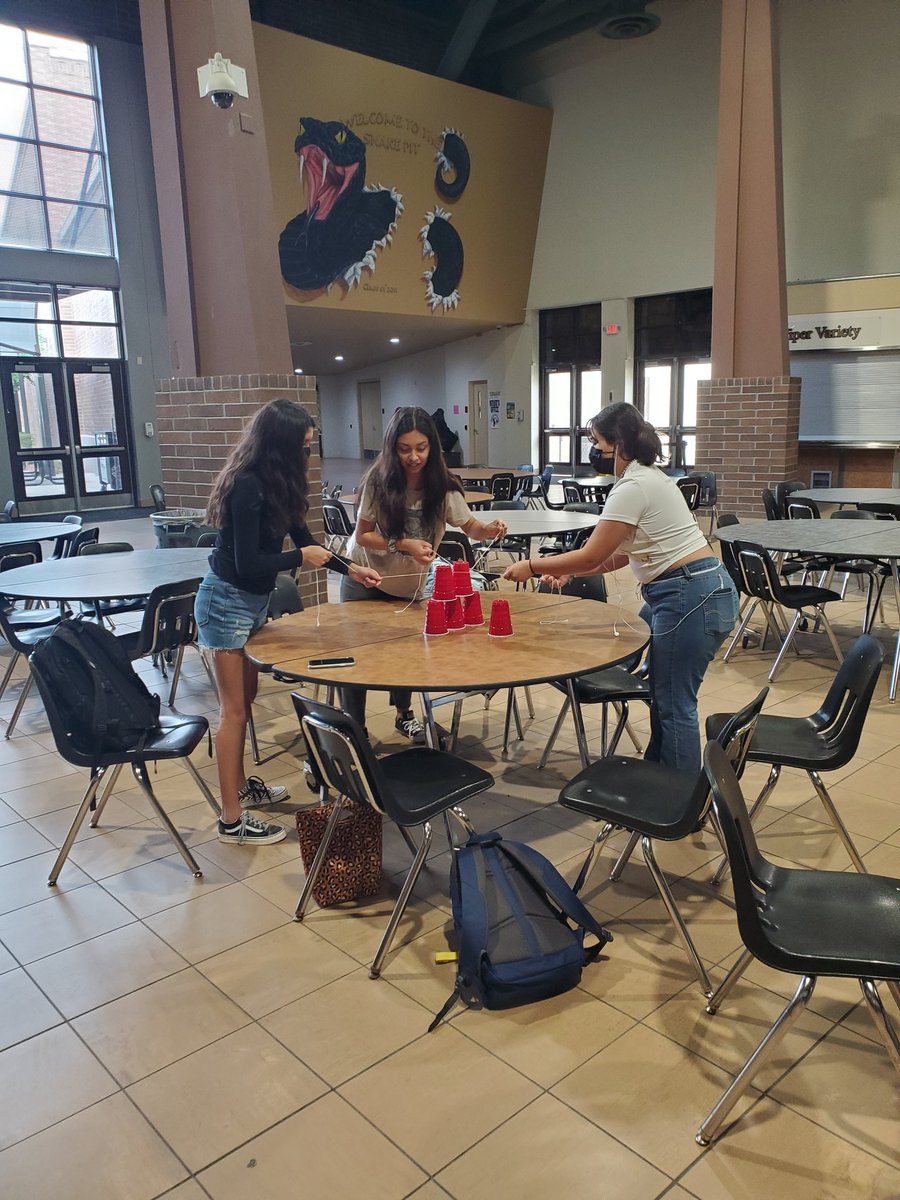 RouxDEHS's tweet photo. #VHSAVID juniors working on team-building, collaboration, and communication skills. https://t.co/kJZmg5HcN8