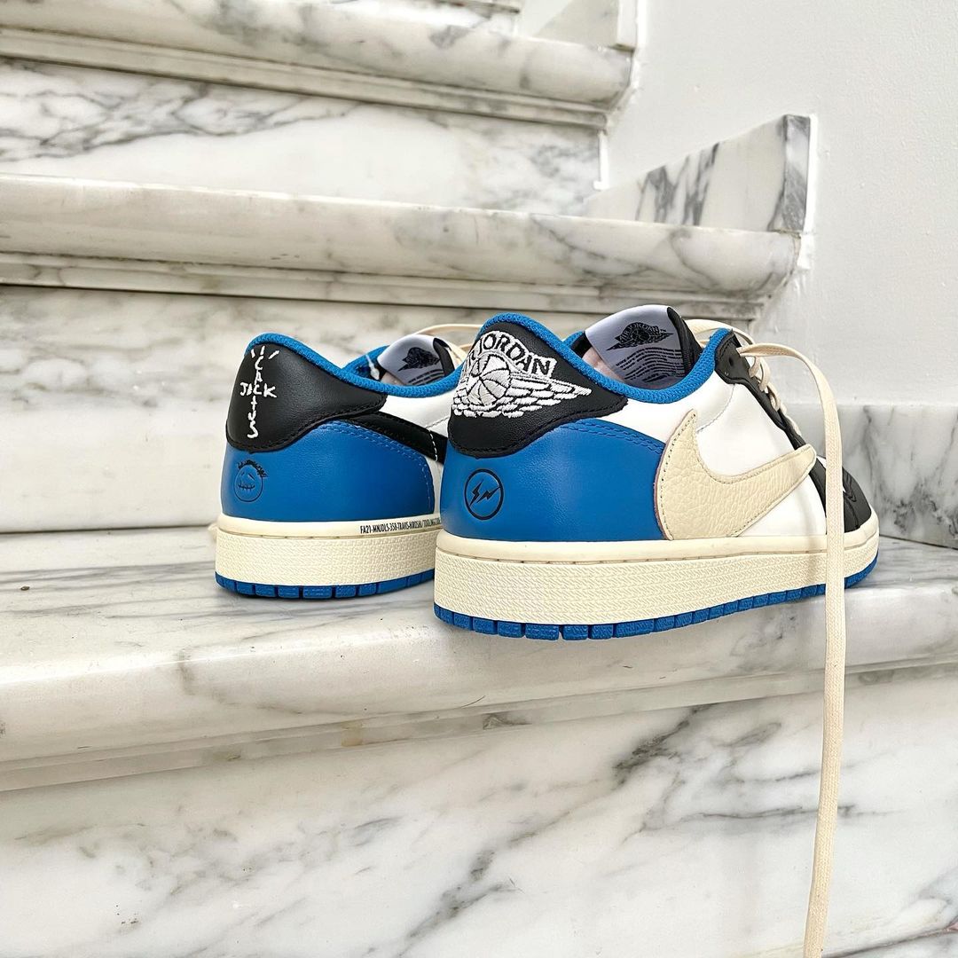 sneakermyth's tweet photo. Last Chance To Enter The Travis Scott x Fragment x Air Jordan 1 Low OG Raffles! >> https://t.co/1eemZ7yK1y

Raffles Are Ending Very Soon, Good Luck 🤞🏾 https://t.co/OjxhPtK3qv