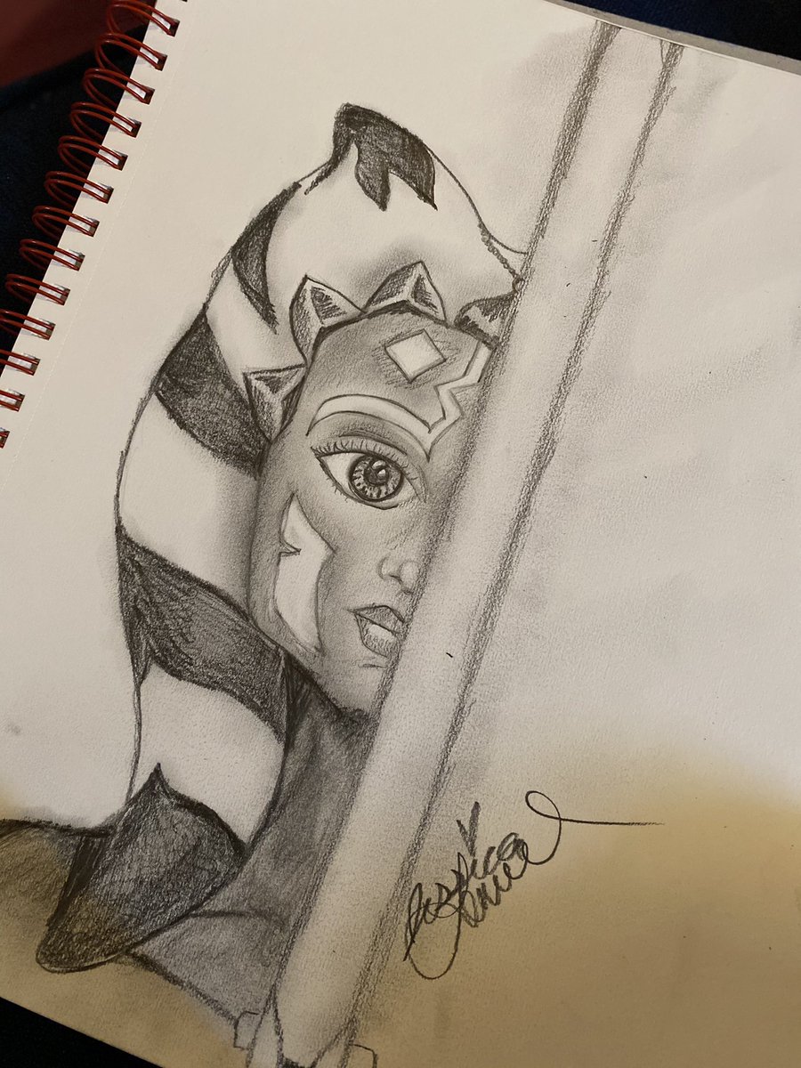 JessicaraeA's tweet photo. Ashoka 🔥 #clonewars #starwars #rebels #ahsoka #lightsaber #loveher #drawing #art #like #artist #pancil #quick @starwars https://t.co/IWIGNkzQN7