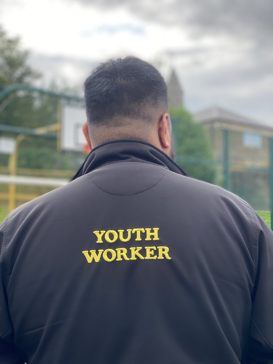 A great detached youth work session in Allerton this evening ending with a little ⚽️ fun with some local young people 
#ADayInTheLifeOfAYouthWorker #DetachedYouthWork #TeamBradford #RaiseTheYouth #YouthWorkMatters  #YouthWorkChangesLives #HereForYouth #BradfordYouthService