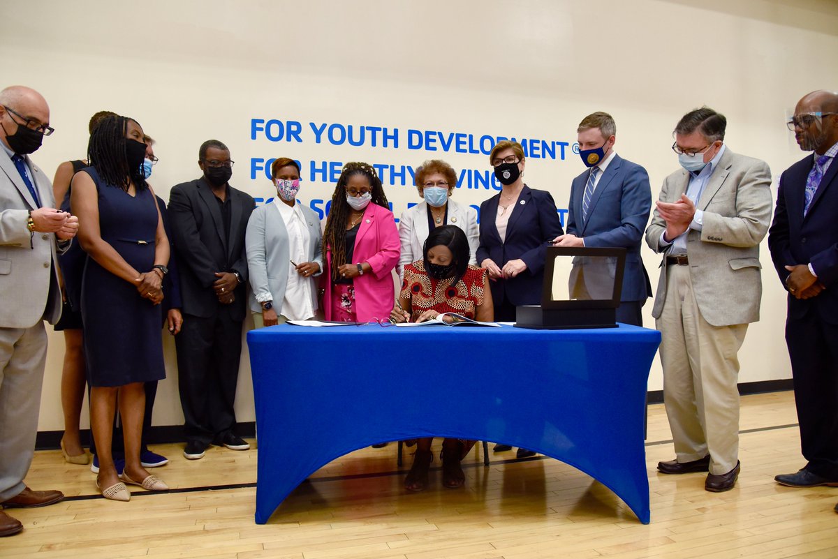LtGovOliver's tweet photo. A stronger &amp; fairer New Jersey begins with our young people. It's essential that we invest in them. The juvenile justice bill I signed today will help create a safe, caring environment for our youth to help address their physical &amp; mental challenges.
📰 https://t.co/3JKy6V4x4n https://t.co/hcFCDzaZNM