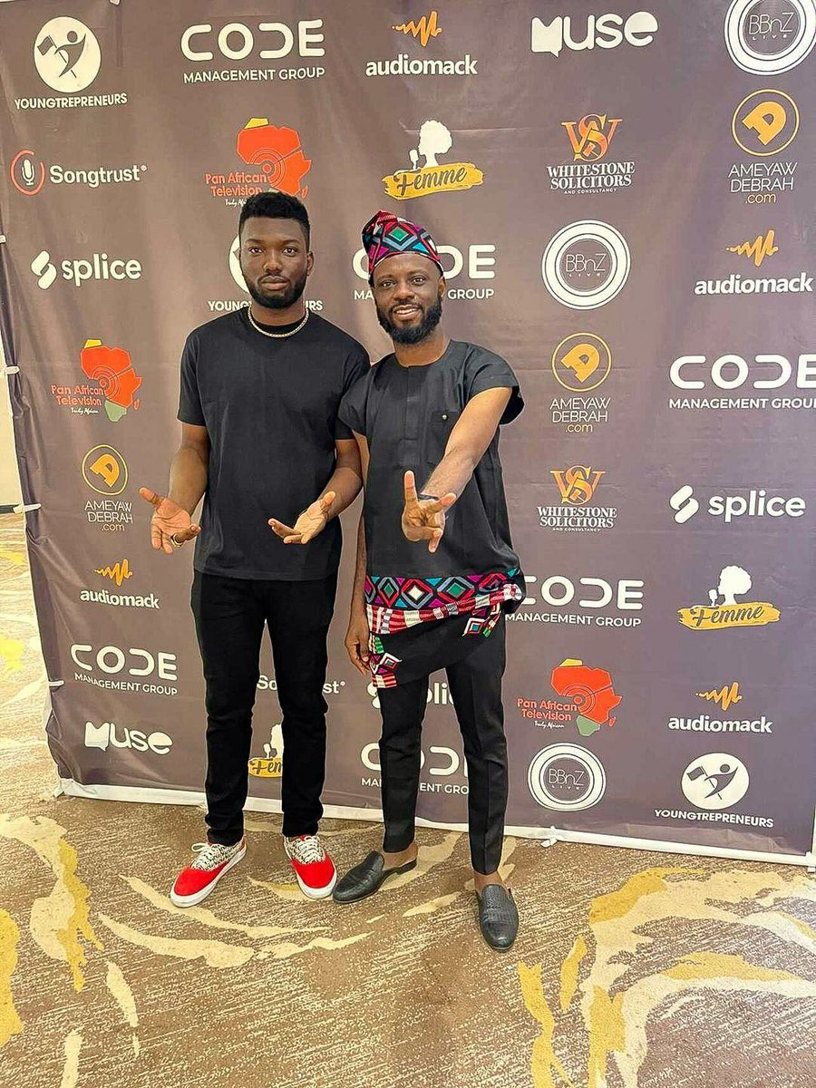 YBlaqOfficial's tweet photo. The other day with Lawyer Tope @dtopesalami at @youngtrepreners workshop...learning a lot from your lecture the other day .... 🌍☝🏿 https://t.co/QK1XS7TflX