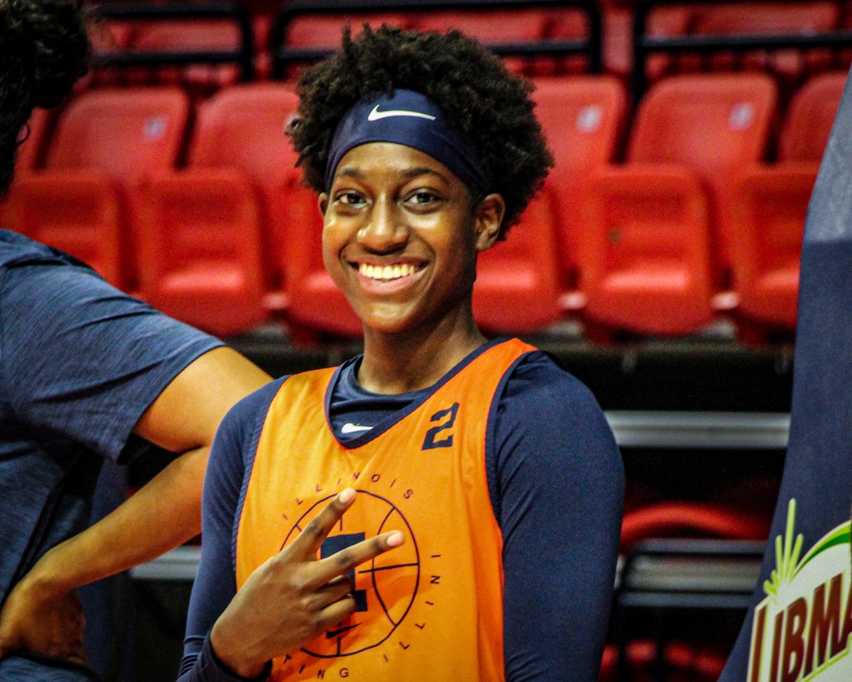 IlliniWBB's tweet photo. ✌️😁
#Illini | #FightWithFahey https://t.co/VwFOfG5BvG