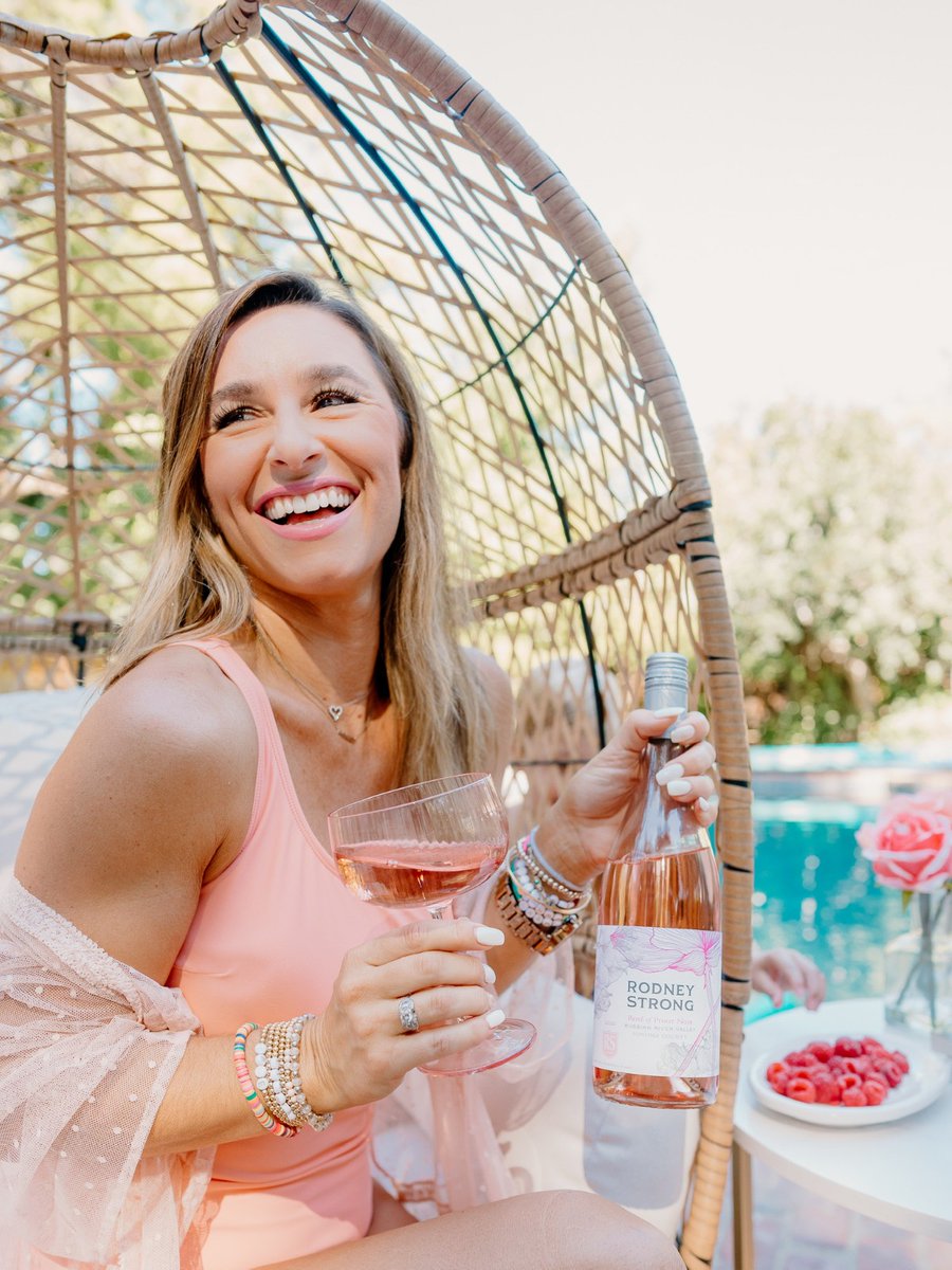 Have you tried Rodney Strong Rosé of Pinot Noir? Available at a retailer near you, or buy online today: shop.rodneystrong.com/Heritage/SHOP.…