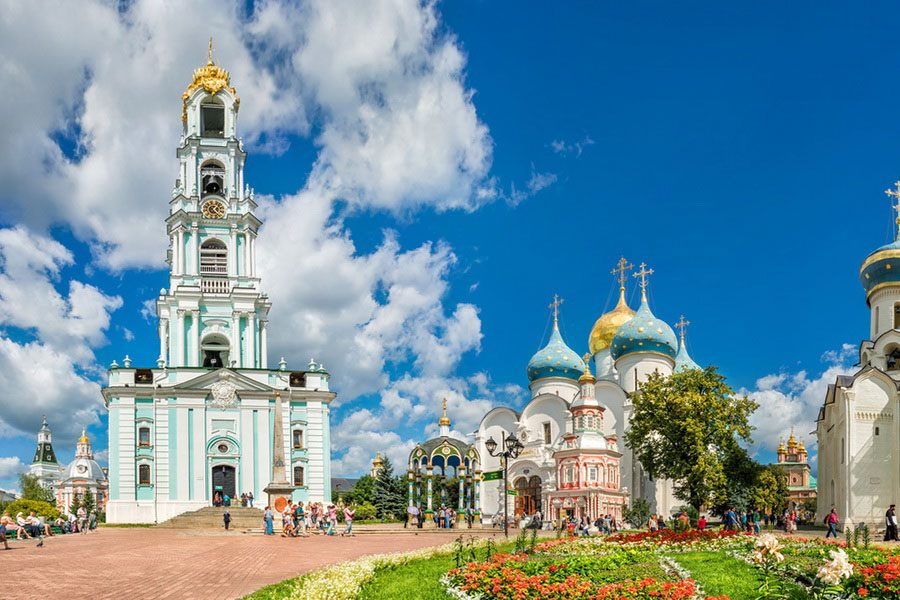 RusEmbUSA's tweet photo. 🔻
#VisitRussia 🇷🇺 #VisitSergievPosad
⛪️#OTD in 1⃣3⃣3⃣7⃣ the Trinity Lavra of St.Sergius, “the pearl” of the Russian church architecture, was founded by the monk Sergius of #Radonezh.
In 1993 Lavra joined @UNESCO World Heritage List:
🔻
https://t.co/q7681XurTJ https://t.co/eaZw76vq9z