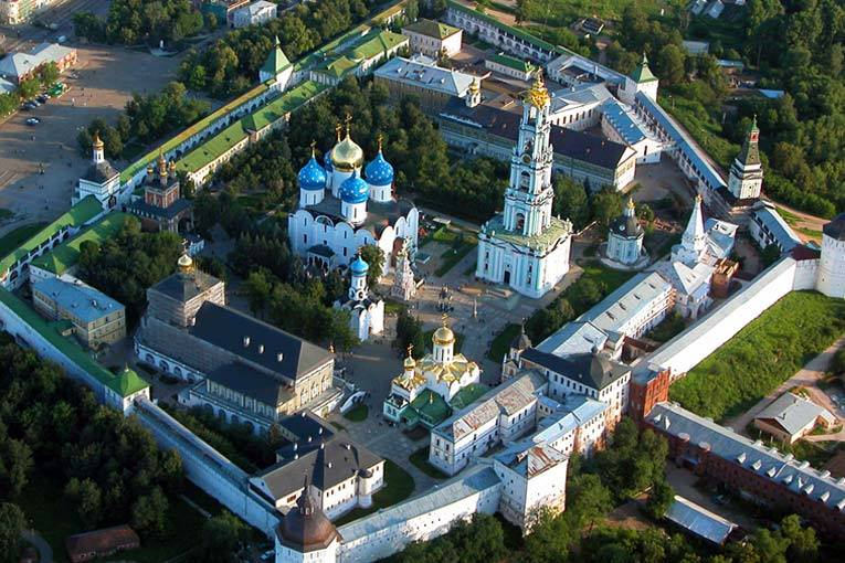 RusEmbUSA's tweet photo. 🔻
#VisitRussia 🇷🇺 #VisitSergievPosad
⛪️#OTD in 1⃣3⃣3⃣7⃣ the Trinity Lavra of St.Sergius, “the pearl” of the Russian church architecture, was founded by the monk Sergius of #Radonezh.
In 1993 Lavra joined @UNESCO World Heritage List:
🔻
https://t.co/q7681XurTJ https://t.co/eaZw76vq9z