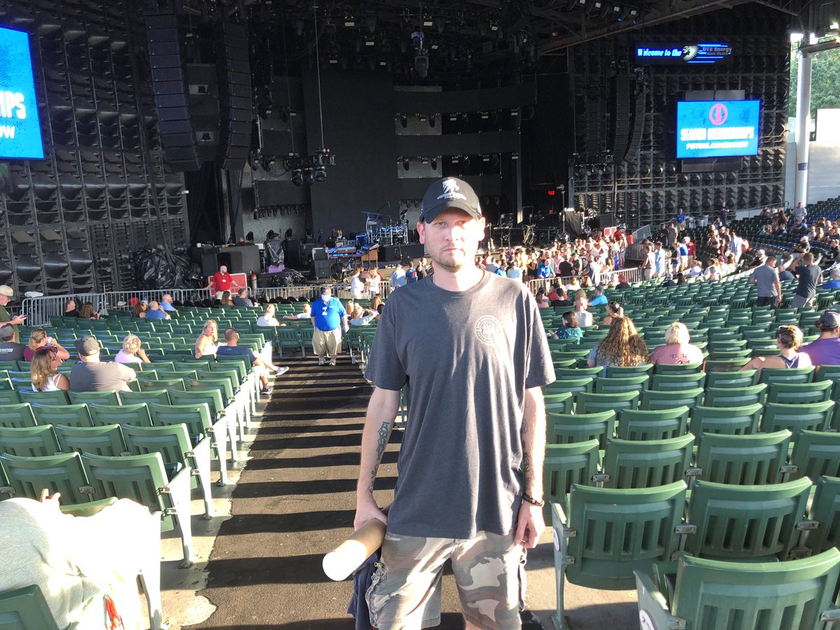 ArmyDave3382's tweet photo. @kinky_horror @abbytoir @badtechno @DTEEnergyMusic @davematthewsbnd #DMB2021 #DMB30 anniversary Tour Concert #History I’m Ready for a fun night live music is back 15 5 minutes till showtime https://t.co/YRyF8IHLlZ