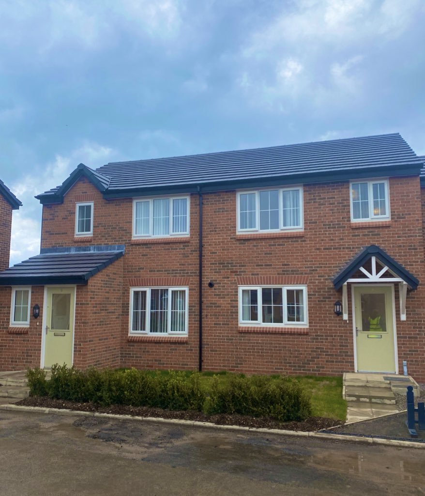 elinhowen's tweet photo. Did you know that @adrataicyf have properties available through the Shared Ownership scheme on the Fern Meadow site in Llay?🏡🙌🏻 Visit @teg_tai ‘s website for more information 👉🏻 https://t.co/3GaDveTrd6 #sharedownership #sharedownership #affordablehousing #llay #wrexham https://t.co/ptFpwgWzeG