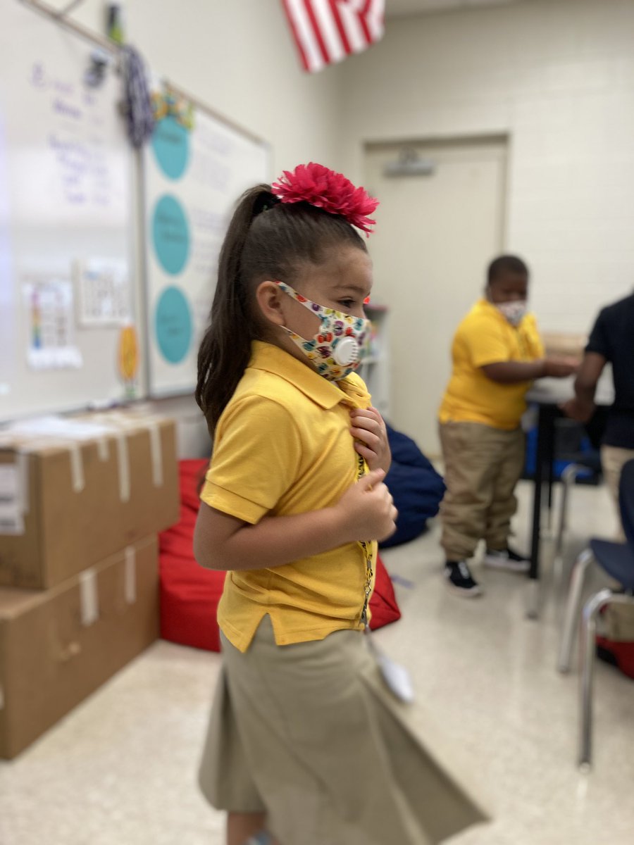 stemstars1's tweet photo. This week kindergarten learned about living and non living things.  What a better way than comparing earthworms and gummy worms! (And a bonus of building work obstacle courses).  #stemstars #stroudproud #superstarnation https://t.co/30i8FeFTWL