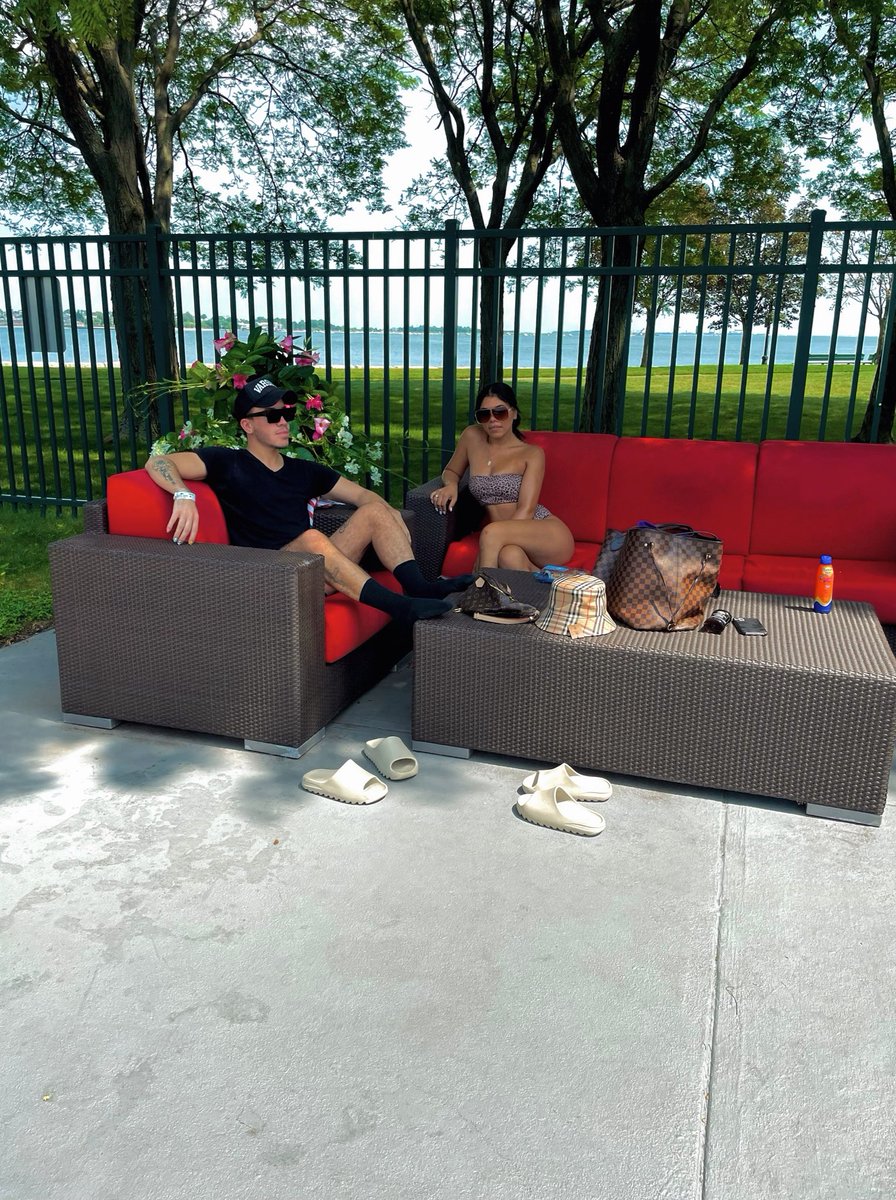 jh0llyw00d's tweet photo. Today ☀️ 

#dogecoin has me and my sister livin https://t.co/kB9eI8YCdz