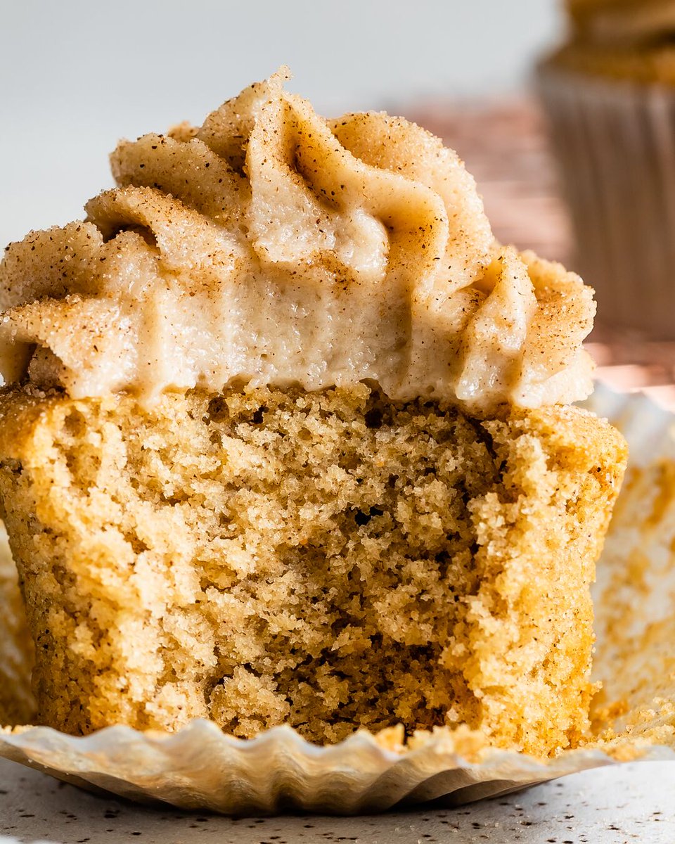 Would you rather eat churros or coffee cake? 

Thanks to these Gluten-Free Cinnamon Cupcakes you don't have to decide. 🤗  Each fluffy cupcake is topped with a cinnamon cream cheese frosting and is perfect to pack as a lunchbox treat. 

Recipe: chsugar.com/recipe/gluten-…