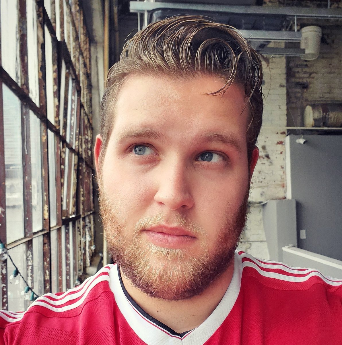 CbusSciencePub's tweet photo. Join us in welcoming our newest member of the Sci. Pub team, @gabrielcuddy! You may recognize Gabriel as that guy who took awesome pictures. What you may not know is that he is a big fan of music🎵 He works with various synthesizers and is learning how to mold sounds in new ways. https://t.co/Sk1KNcuvBN