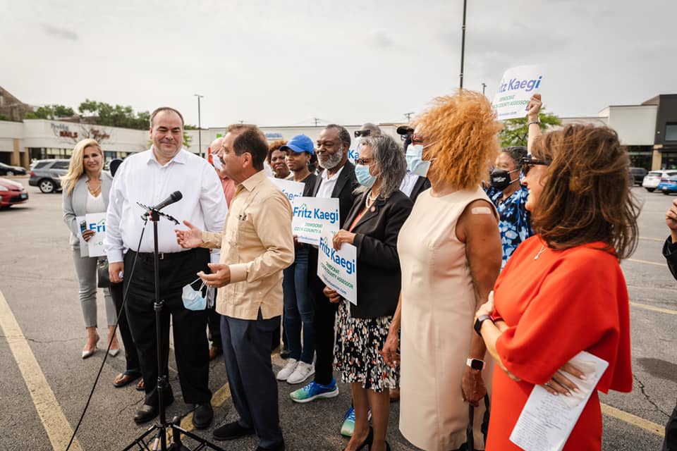 This morning, alongside supporters and @RobinLynneKelly , @ChuyForCongress, @Marie4Congress , @5thWardChicago, @rodriguezfor22, @BrandonCCD1, @godonnagoIL, and @ClerkDavidOrr, I launched my campaign for re-election!