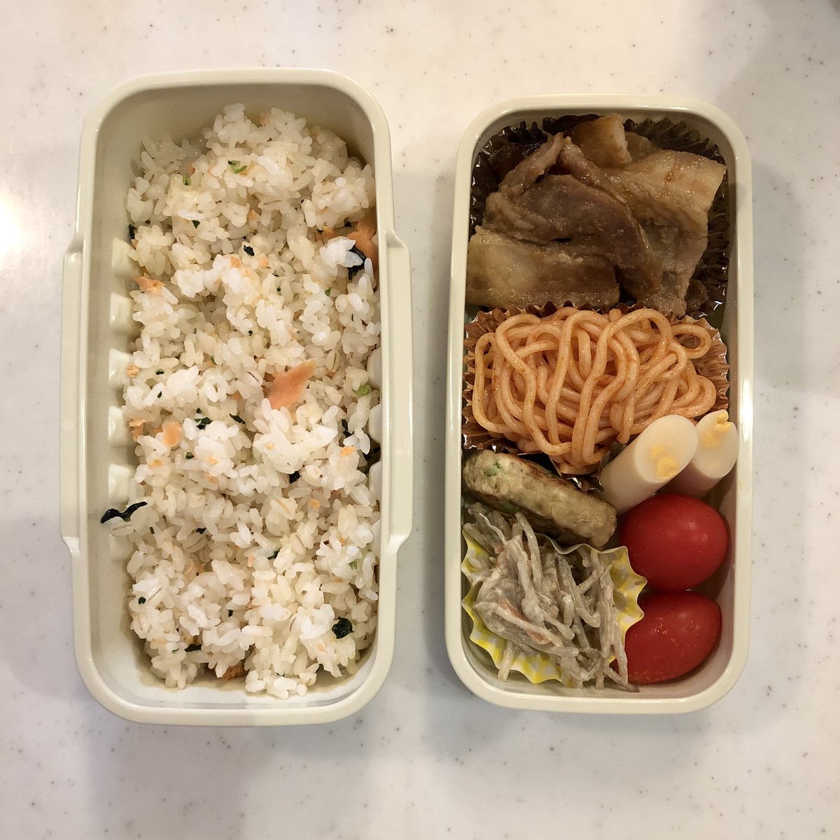 おはようございます。
夏休みでサボってたけど、久しぶりにチビ助のお弁当。
今日は塾の耐久10時間授業。
雨がものすごいのでお昼出れないかなぁと。がんばれ！