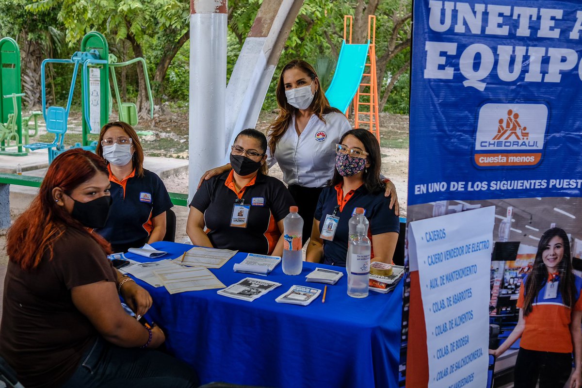 AytoCancun's tweet photo. En el marco de la conmemoración del día Internacional de la Juventud se llevó a cabo una edición más del programa “Ven y Empléate Joven”, para la oferta de 350 vacantes en total de 13 empresas aliadas, en el domo de la #sm61. https://t.co/aVYCZMSMXm