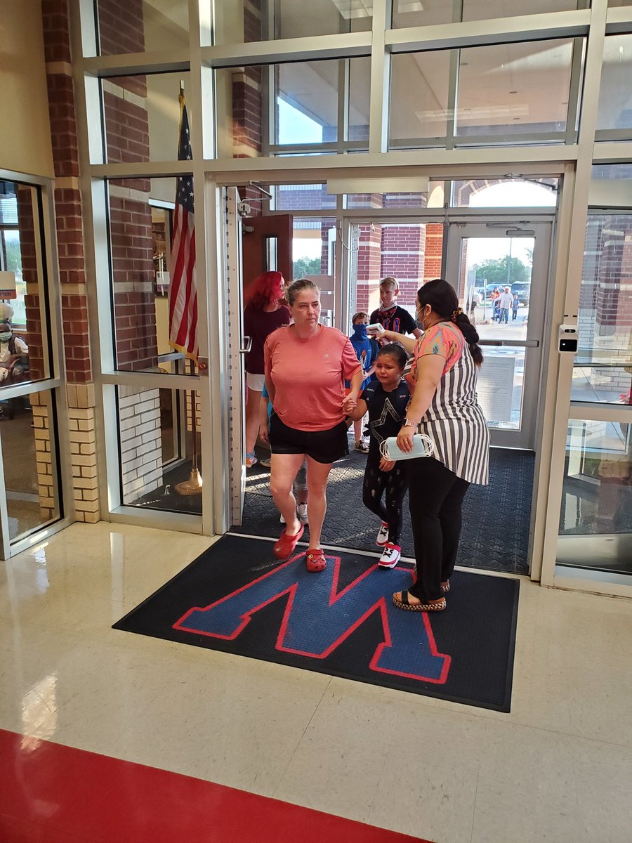 M_OGuin5's tweet photo. It was great seeing Wharton ES students returning this morning. The faculty, staff, and administrators did a great job of establishing a warm and welcoming environment. Great way to start the year! Kudos to Mrs. Noack and staff! #TogetherWeWill #AllIn4WISD @WhartonISD https://t.co/a3tvVrCEjl