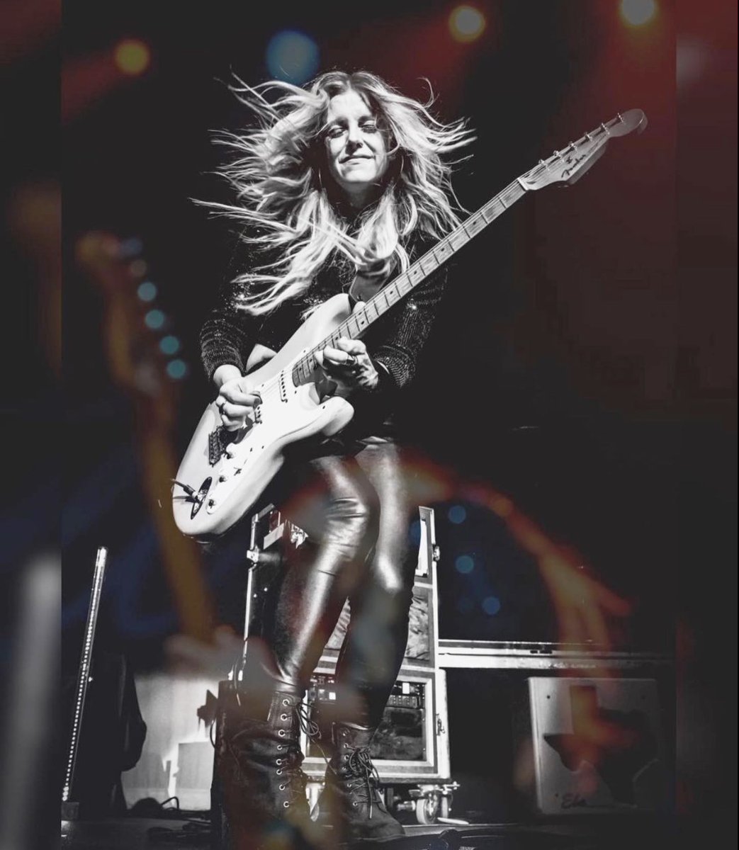 Lindsay Ell (@lindsayell) on Twitter photo Soundcheck Party tickets are here!!!! 🎧🤩 Come hang at the show early, hear some new music, an intimate m&g, and perhaps even get a Hendrix the Pomell sighting. For every <a href="/blakeshelton/">Blake Shelton</a> date on the #friendsandheroestour. 👉🏼👉🏼👉🏼 lindsayell.com/tour/ Soundcheck Party tickets are here!!!! 🎧🤩 Come hang at the show early, hear some new music, an intimate m&g, and perhaps even get a Hendrix the Pomell sighting. For every <a href="/blakeshelton/">Blake Shelton</a> date on the #friendsandheroestour. 👉🏼👉🏼👉🏼 lindsayell.com/tour/