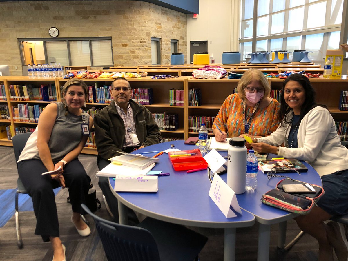Deleon_christin's tweet photo. Una experiencia espectacular con la única y querida Dra. Monica Lara. Gracias de todo corazón. @DRMLARA @eptx78
#continuandoelaprendizaje #nbisd #duallanguageteachers. https://t.co/SzWZpTy0ix
